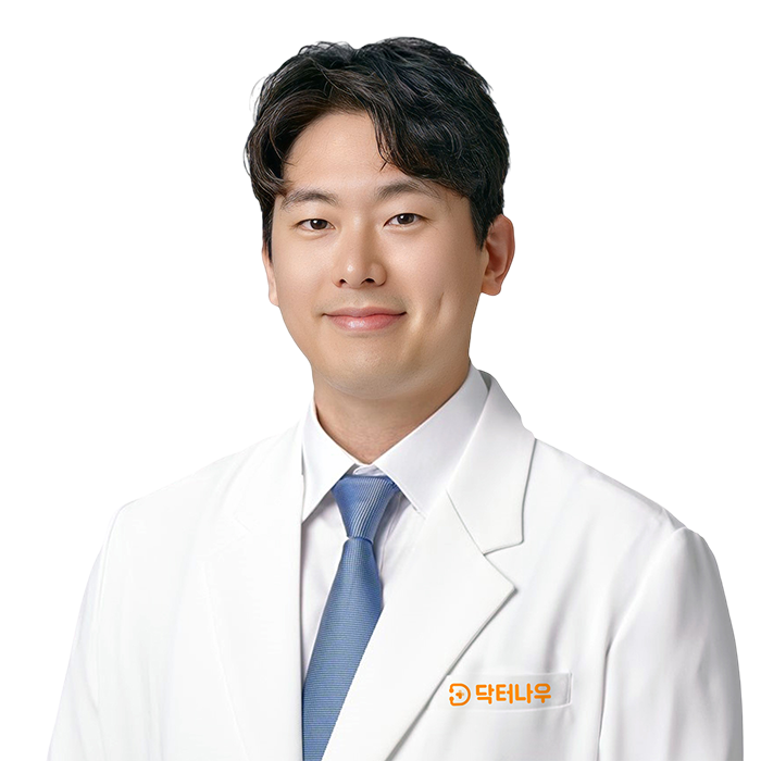 홍경의 의사 사진