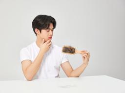 다이어트 성공 후 머리카락이 쑥쑥 빠진다면? 다이어트 탈모 극복하는 법 썸네일