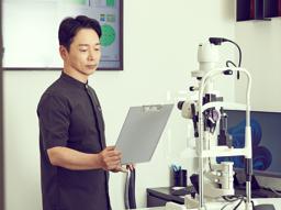 스마일라식 vs 라섹 비용 차이부터 회복기간까지, 내게 맞는 시력교정술은? 썸네일