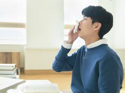 갑자기 코피가 주르룩, 봄철 코피가 더 심해지는 이유와 대처법 썸네일