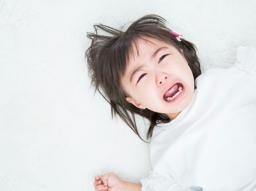 아기가 떨어졌어요! 병원 가야 하나요? 부모님을 위한 아기 낙상 응급 대처법 썸네일