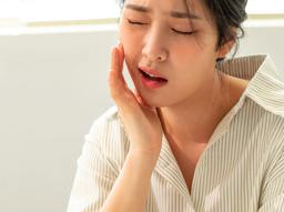 입 벌릴 때 '딱'소리? 턱이 보내는 이상신호, 턱관절 장애 원인, 증상, 치료법 알아보기 썸네일