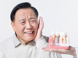 '전체 임플란트' 무치악 환자도 경제적으로 받는 방법부터 임플란트 비용까지 썸네일