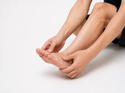 엄지발가락 통증과 붓기? '통풍' 증상일 수 있어요 썸네일