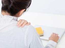 어깨 통증 어떤 게 있을까? 어깨 통증 원인과 증상, 스트레칭법까지 썸네일