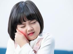 아이 볼이 퉁퉁 부었다면? 볼거리(이하선염) 증상부터 원인, 치료법 알아보기  썸네일