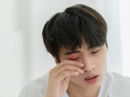 갑자기 눈꺼풀이 부어올랐다면? 안검염 치료법과 원인, 증상 한눈에 보기  썸네일
