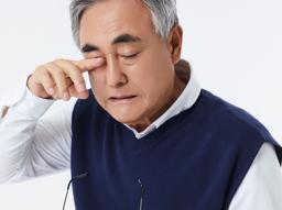 자칫하면 실명 부르는 "황반변성" 증상, 치료, 테스트, 원인 알아보기  썸네일