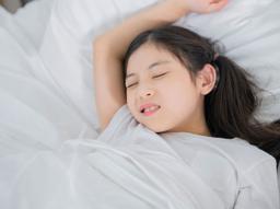 '자다가 소리 지르며 우는 아이' 야경증 원인, 증상, 치료, 대처법 썸네일