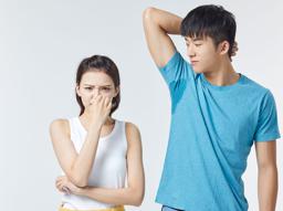 씻어도 퀴퀴한 냄새 "액취증" 자가 진단부터 수술, 증상, 원인까지  썸네일