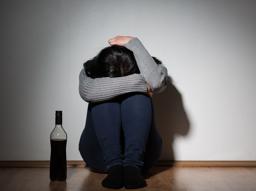 '나도 알코올 중독?' 알코올 중독 테스트, 증상, 치료법 총정리 썸네일