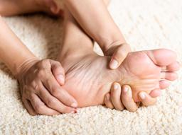 [1분 FAQ] 통풍 통증이 심한데, 완화하는 방법 없나요?  썸네일