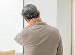 뒷골이 찌릿한 "후두신경통" 원인부터 증상, 치료, 예방법까지 썸네일