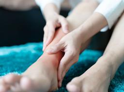 원인 모를 발목 통증? "부주상골증후군" 통증, 수술, 치료법 썸네일