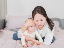 아기 열 내리는 데 효과적인 "미온수 마사지" 잘하는 방법  썸네일