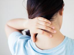 목뒤 여드름, 모낭염일 수 있다고? 목뒤 여드름 원인, 관리법 썸네일
