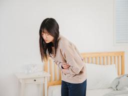 갑자기 나타난 명치 통증, 이유가 뭘까? 명치 통증 FAQ 모아보기 썸네일